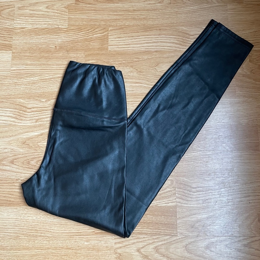 Aritzia Wilfred Free vegan leather legging